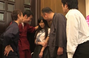พ่อชวนเพื่อนมาเย็ดหีแฟนลูกชาย หลอกนวดแล้วเย็ดหี