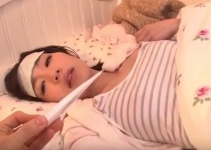 พี่เย็ดน้องสาวตอนไม่สบาย พี่ชายใช้ท่อนควยยัดใส่รูหีน้องสาวช่วยแก้ไข้